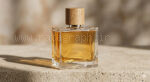 پرامپت موکاپ شیشه عطر مینیمال با درپوش چوبی و نور استودیویی - تصویر 3